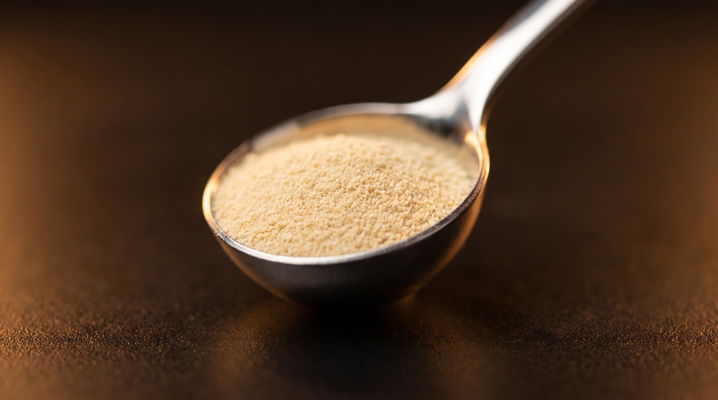 A precise measure of fine powder in a steel scoop